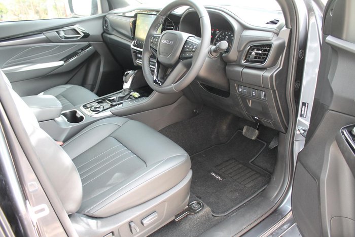 2026 Isuzu MU-X LS-T