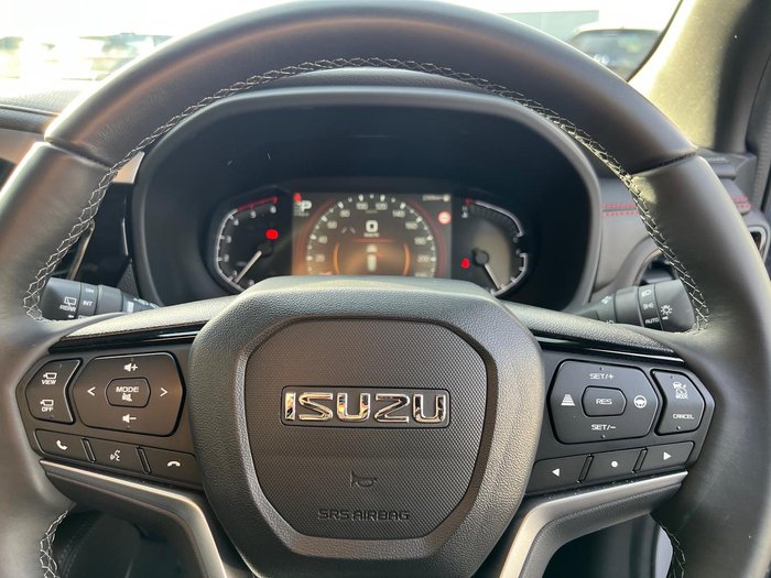 2025 Isuzu MU-X X-TERRAIN