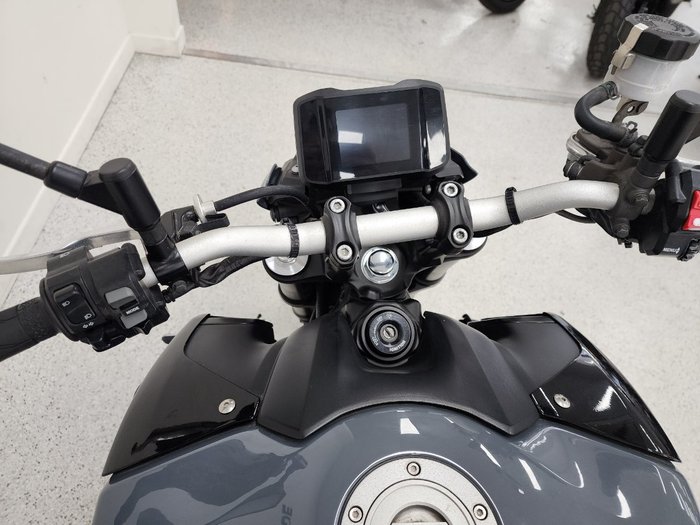 2022 YAMAHA MT-09A (MT-09) SILVER ICE/STORM GREY