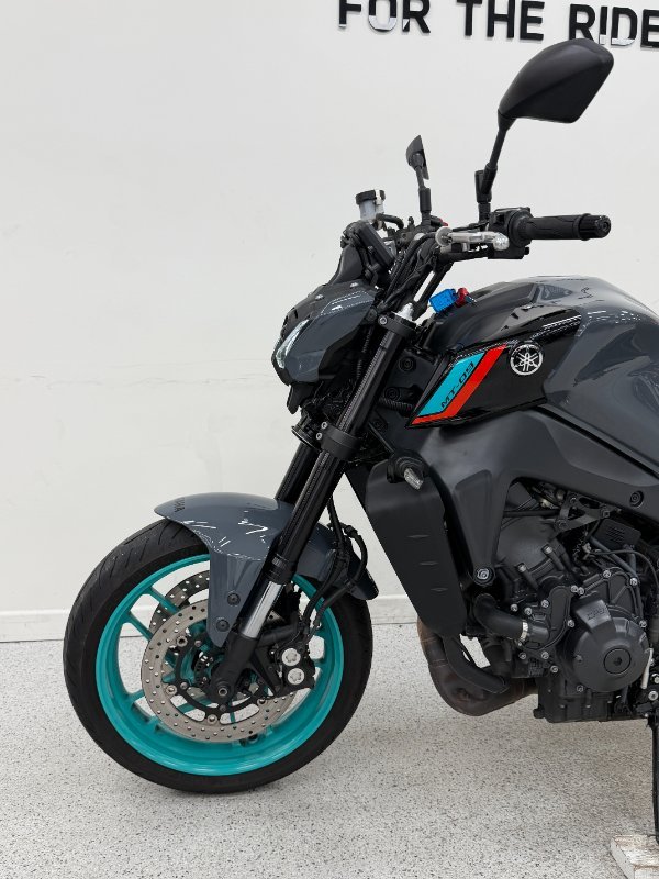 2022 YAMAHA MT-09A (MT-09) SILVER ICE/STORM GREY
