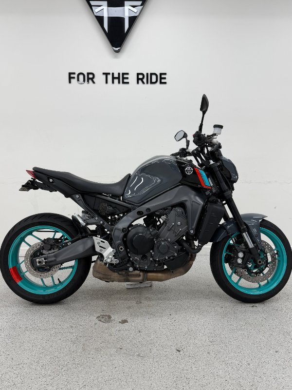 2022 YAMAHA MT-09A (MT-09) SILVER ICE/STORM GREY