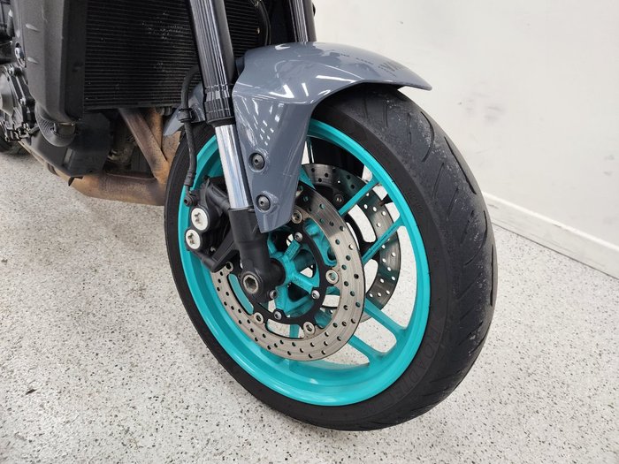 2022 YAMAHA MT-09A (MT-09) SILVER ICE/STORM GREY