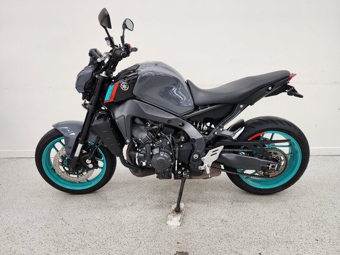 2022 YAMAHA MT-09A (MT-09) SILVER ICE/STORM GREY
