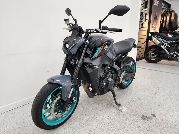 2022 YAMAHA MT-09A (MT-09) SILVER ICE/STORM GREY