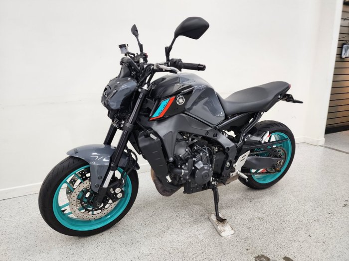 2022 YAMAHA MT-09A (MT-09) SILVER ICE/STORM GREY