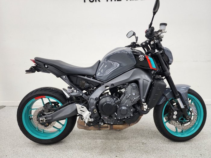 2022 YAMAHA MT-09A (MT-09) SILVER ICE/STORM GREY