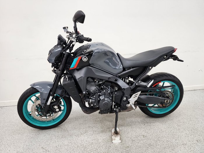 2022 YAMAHA MT-09A (MT-09) SILVER ICE/STORM GREY