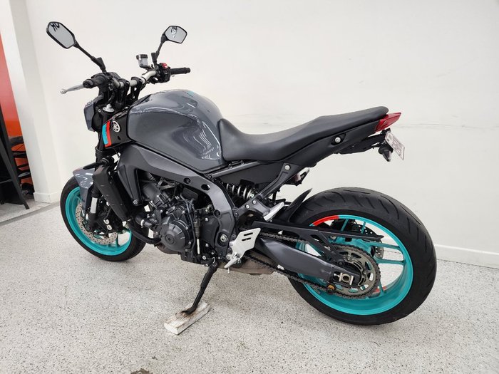 2022 YAMAHA MT-09A (MT-09) SILVER ICE/STORM GREY
