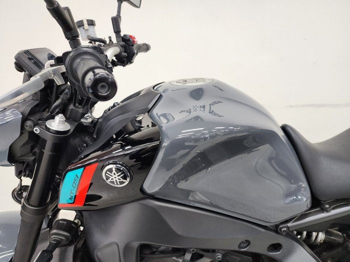 2022 YAMAHA MT-09A (MT-09) SILVER ICE/STORM GREY