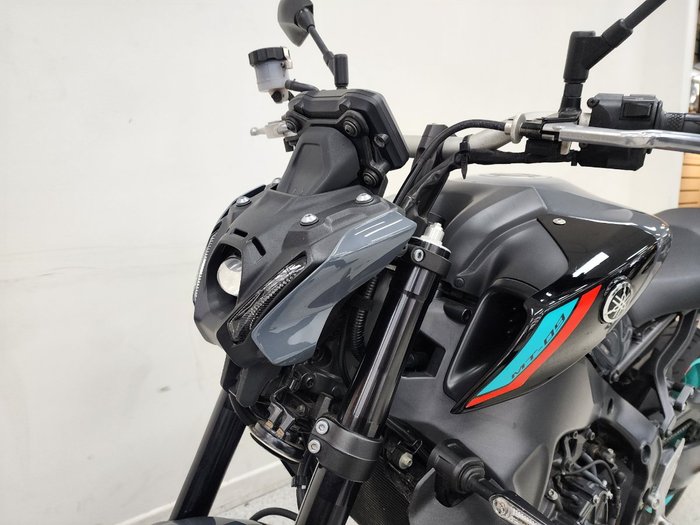 2022 YAMAHA MT-09A (MT-09) SILVER ICE/STORM GREY