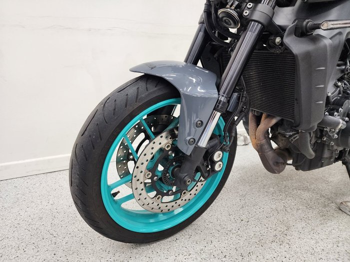 2022 YAMAHA MT-09A (MT-09) SILVER ICE/STORM GREY