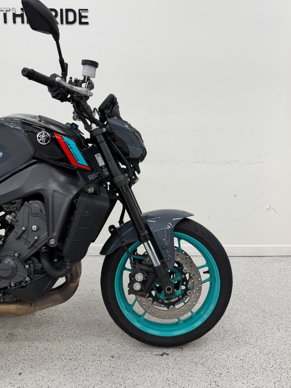 2022 YAMAHA MT-09A (MT-09) SILVER ICE/STORM GREY