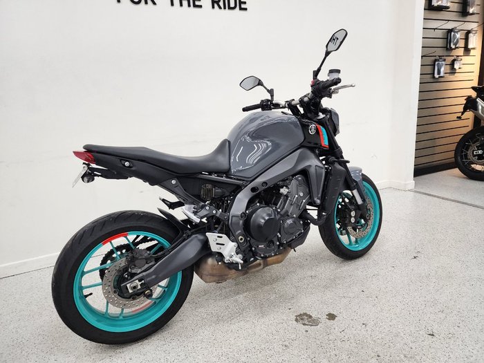 2022 YAMAHA MT-09A (MT-09) SILVER ICE/STORM GREY