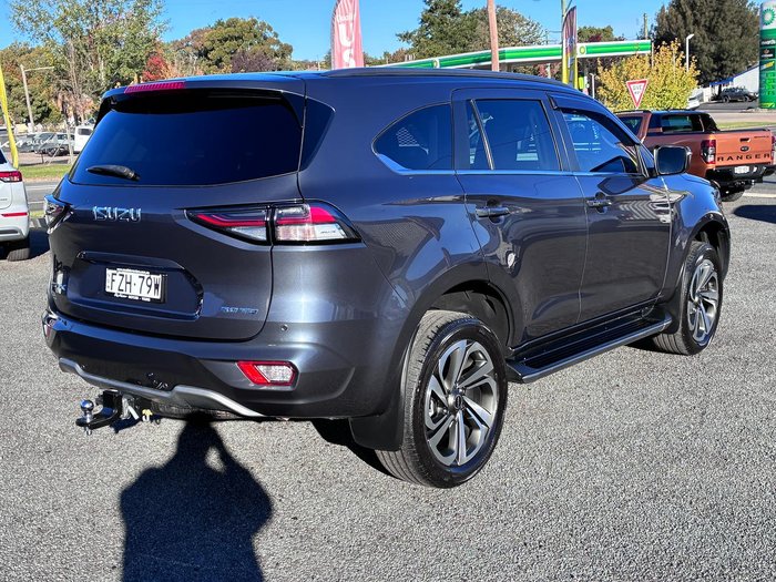 2022 Isuzu MU-X LS-T