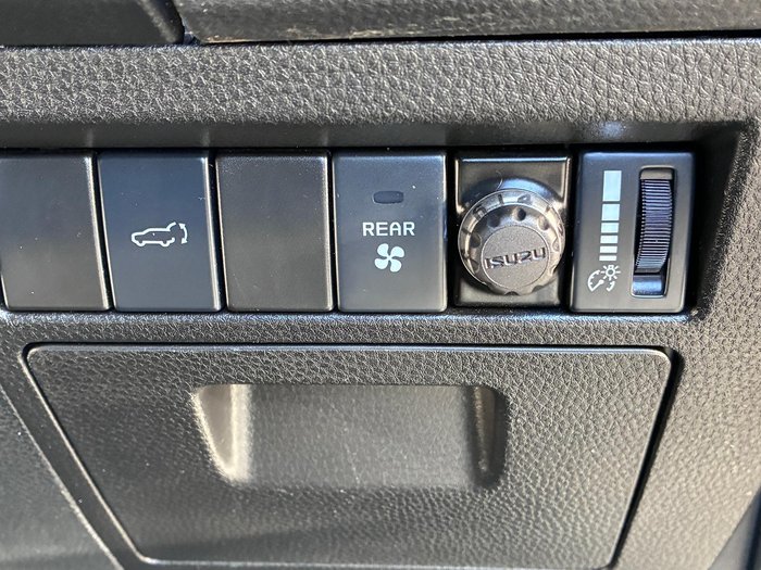 2022 Isuzu MU-X LS-T