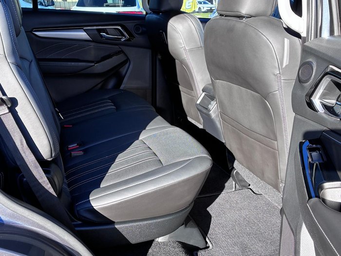 2022 Isuzu MU-X LS-T