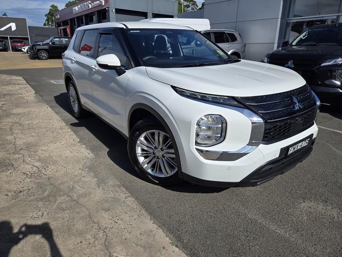 2024 Mitsubishi Outlander ES