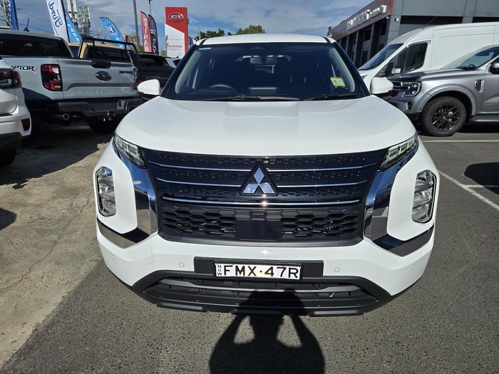 2024 Mitsubishi Outlander ES