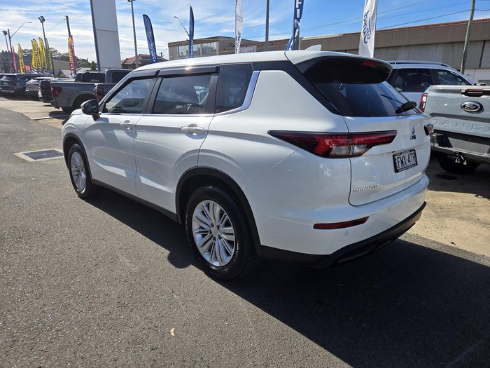 2024 Mitsubishi Outlander ES