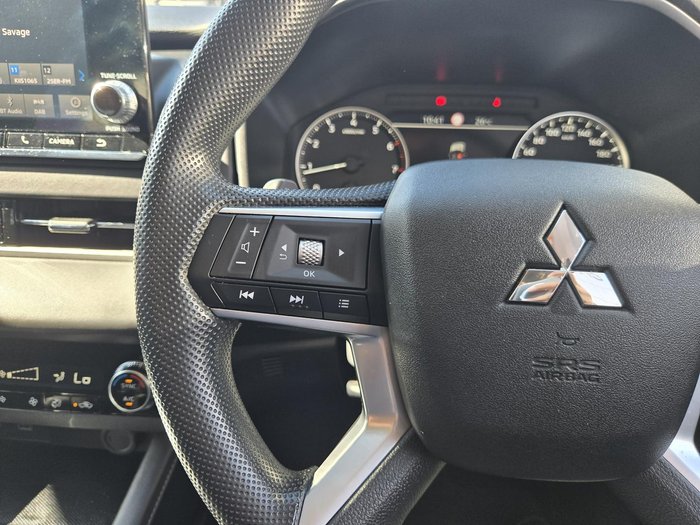 2024 Mitsubishi Outlander ES