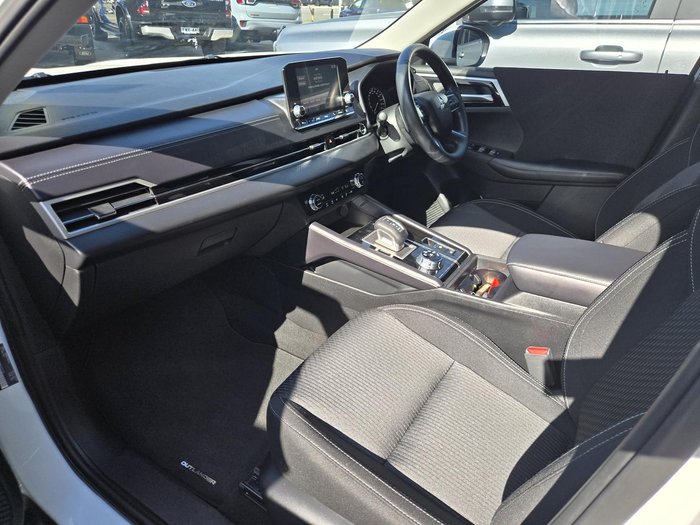 2024 Mitsubishi Outlander ES