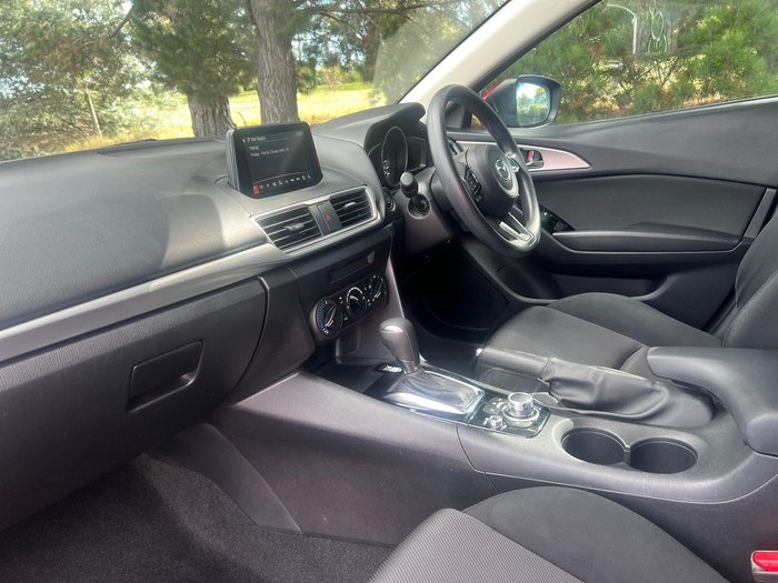 2018 Mazda 3 Neo Sport