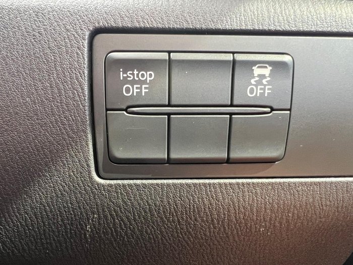 2018 Mazda 3 Neo Sport