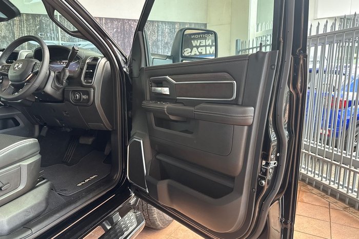 2025 RAM 2500 Laramie Rambox