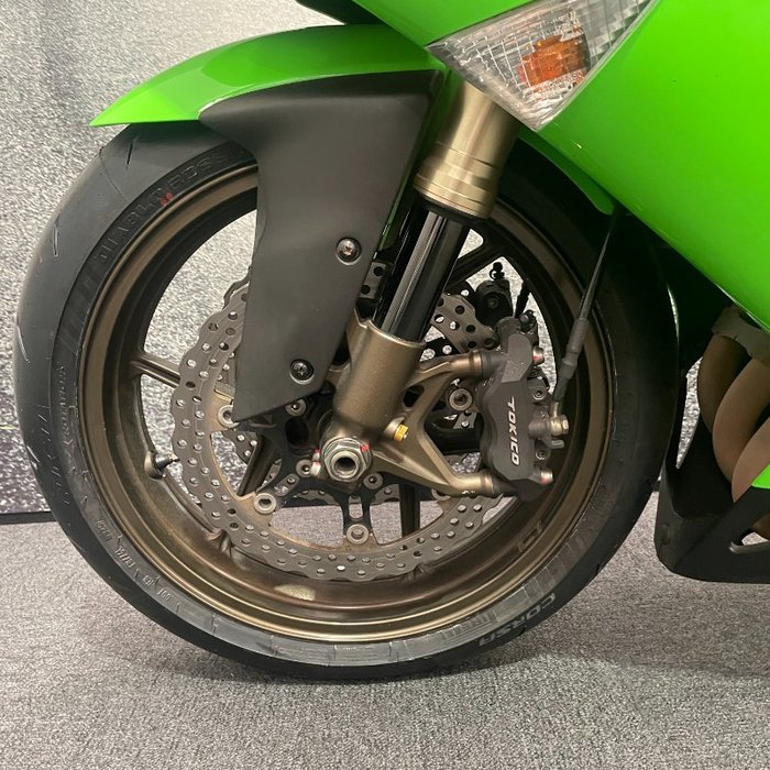 2005 Kawasaki ZX-10R (ZX1000 NINJA) Green