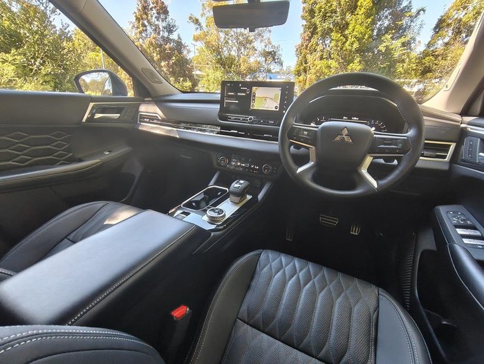 2025 Mitsubishi Outlander Exceed