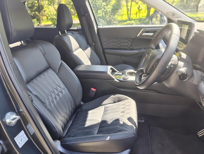 2025 Mitsubishi Outlander Exceed
