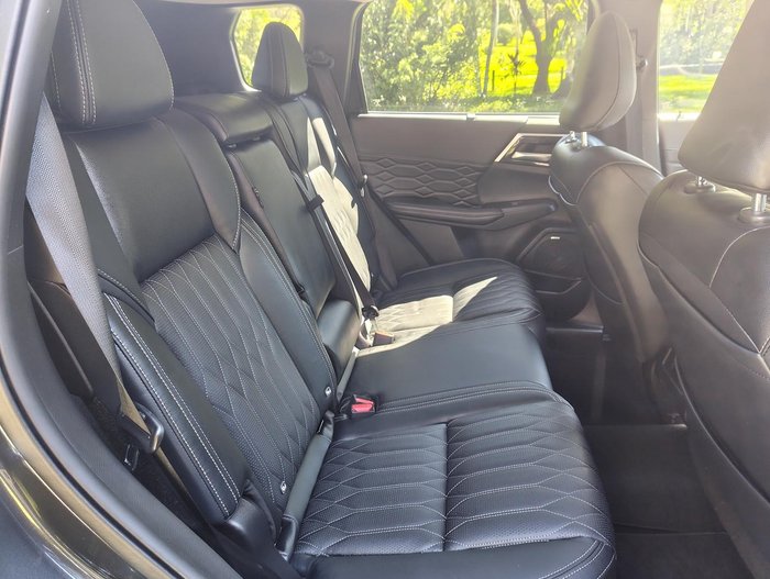 2025 Mitsubishi Outlander Exceed