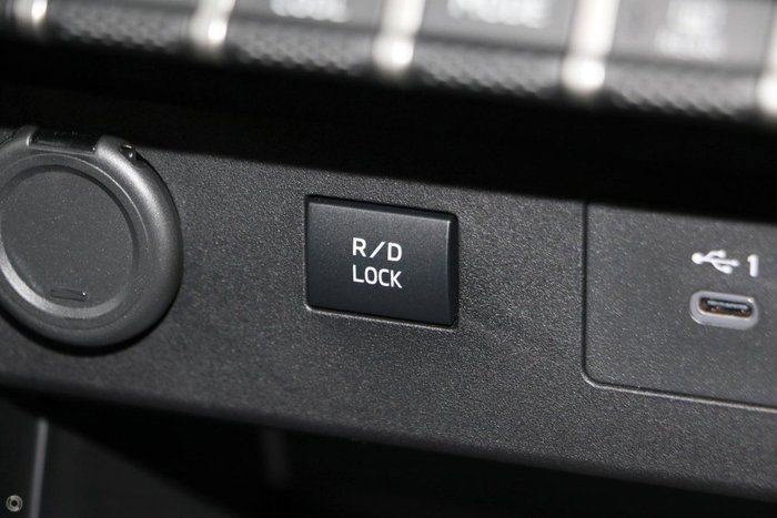 2026 Mitsubishi Triton GLX+