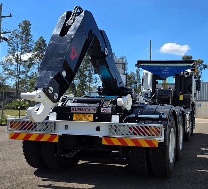 2025 Isuzu F Series FYJ 320-255 AT R60