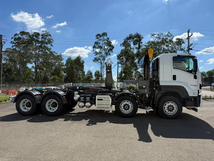 2025 Isuzu F Series FYJ 320-255 AT R60