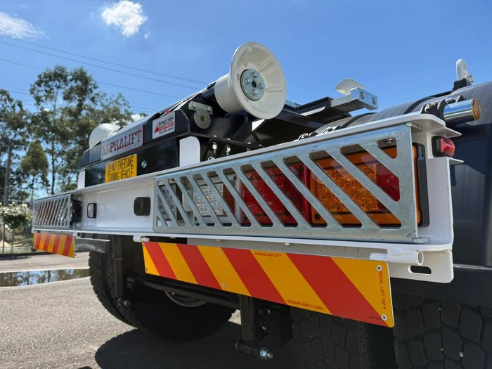 2025 Isuzu F Series FYJ 320-255 AT R60