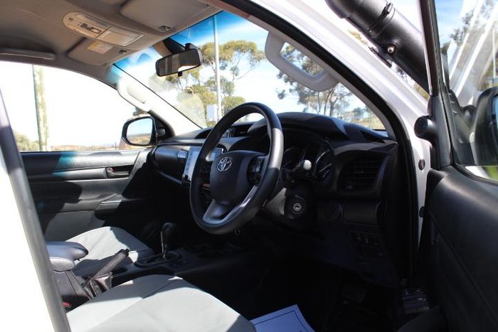 2022 Toyota Hilux SR