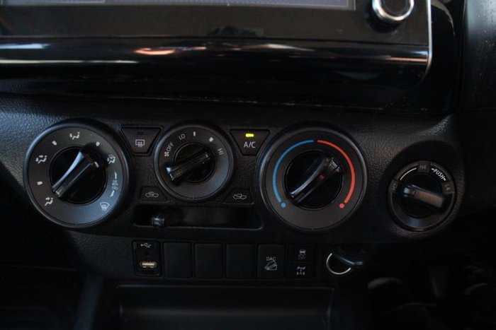 2022 Toyota Hilux SR