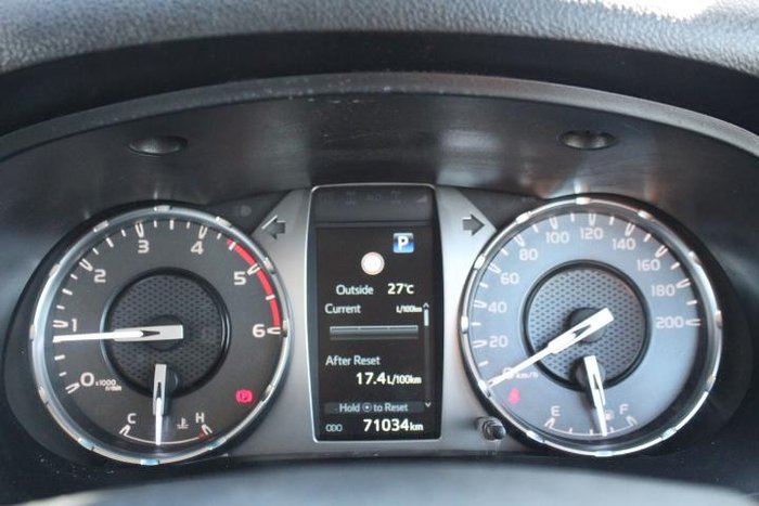 2022 Toyota Hilux SR