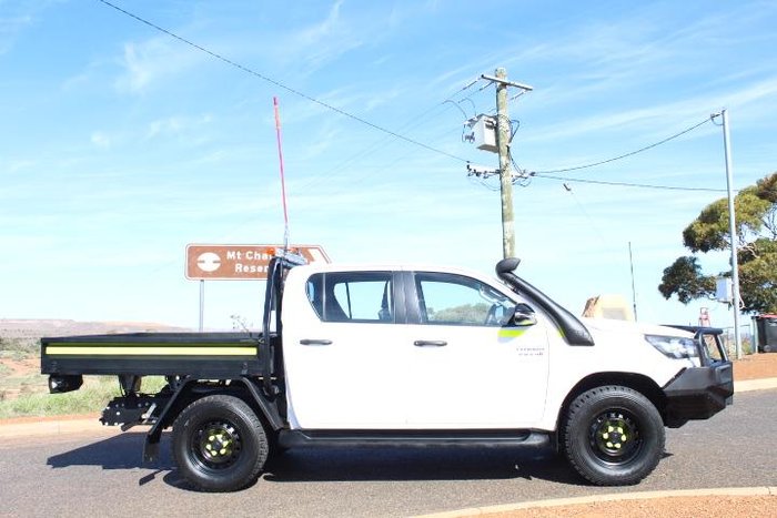 2022 Toyota Hilux SR