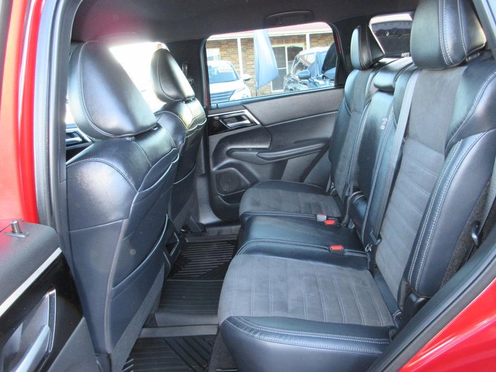 2023 Mitsubishi Outlander LS Black Edition