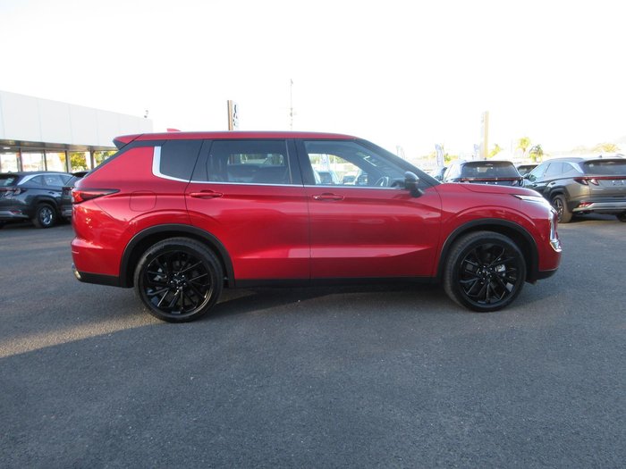 2023 Mitsubishi Outlander LS Black Edition