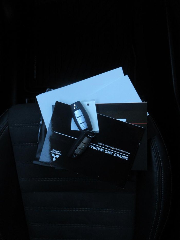 2023 Mitsubishi Outlander LS Black Edition