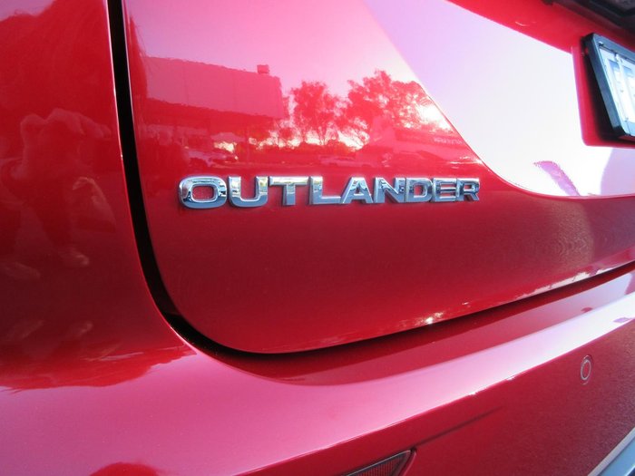 2023 Mitsubishi Outlander LS Black Edition