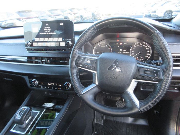 2023 Mitsubishi Outlander LS Black Edition