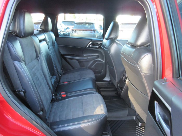 2023 Mitsubishi Outlander LS Black Edition