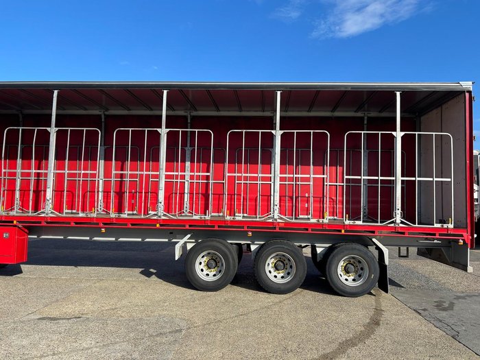 2015 Krueger 24P Straight Red