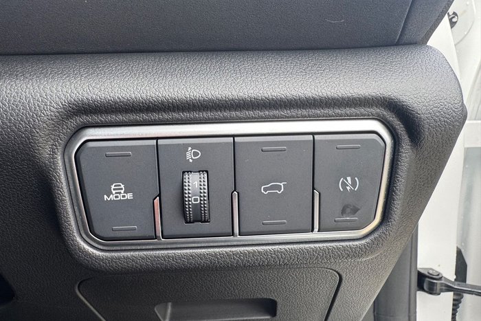 2025 GWM Ora Lux ES11 Hamilton White (9C01)