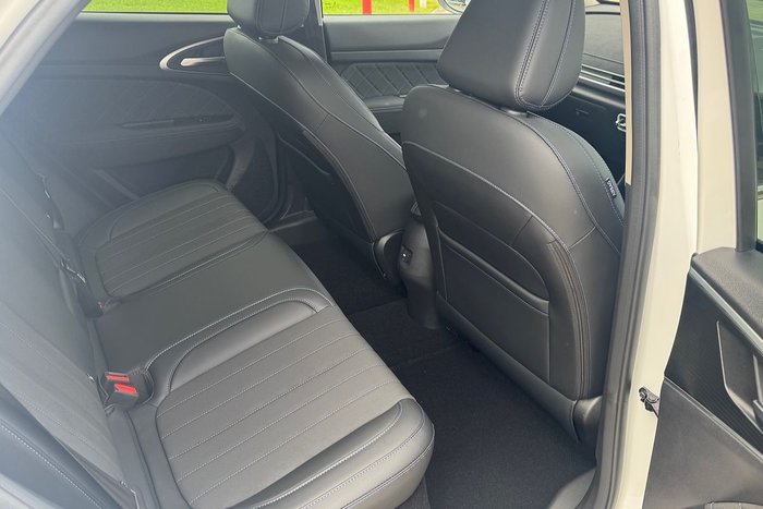 2025 GWM Ora Lux ES11 Hamilton White (9C01)