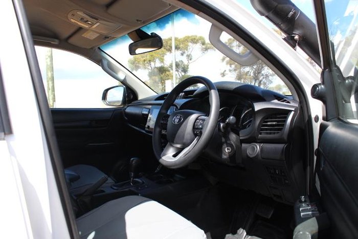 2022 Toyota Hilux SR